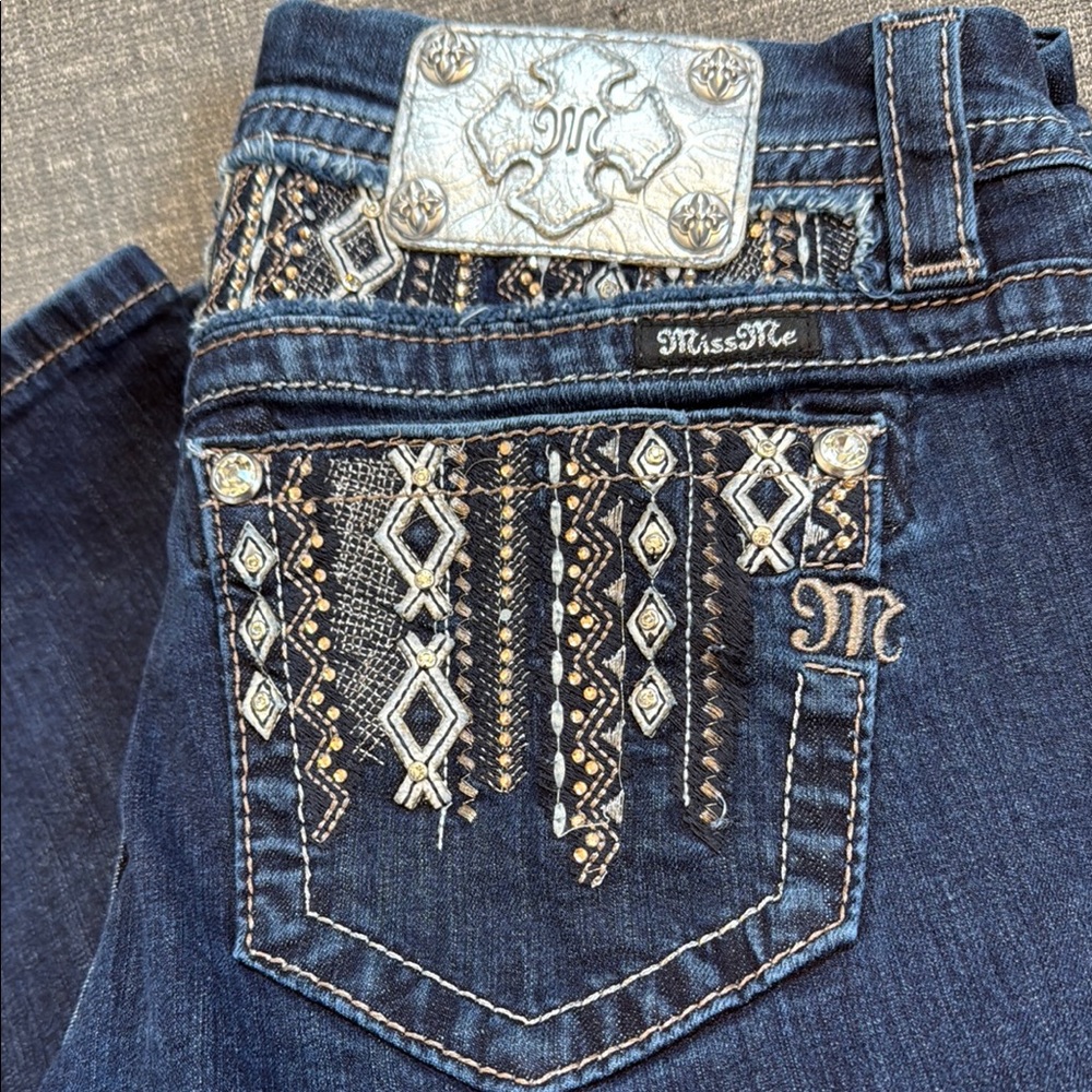 Miss Me Mid Rise Easy Boot Curvy Fit Jeans - Picture 9 of 11